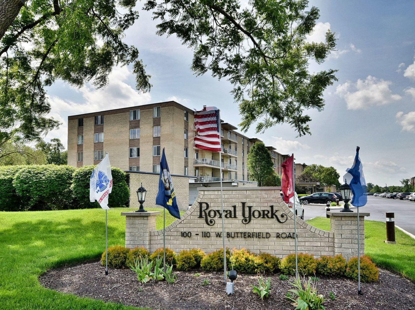 110 W Butterfield Road #206S, Elmhurst, IL 60126