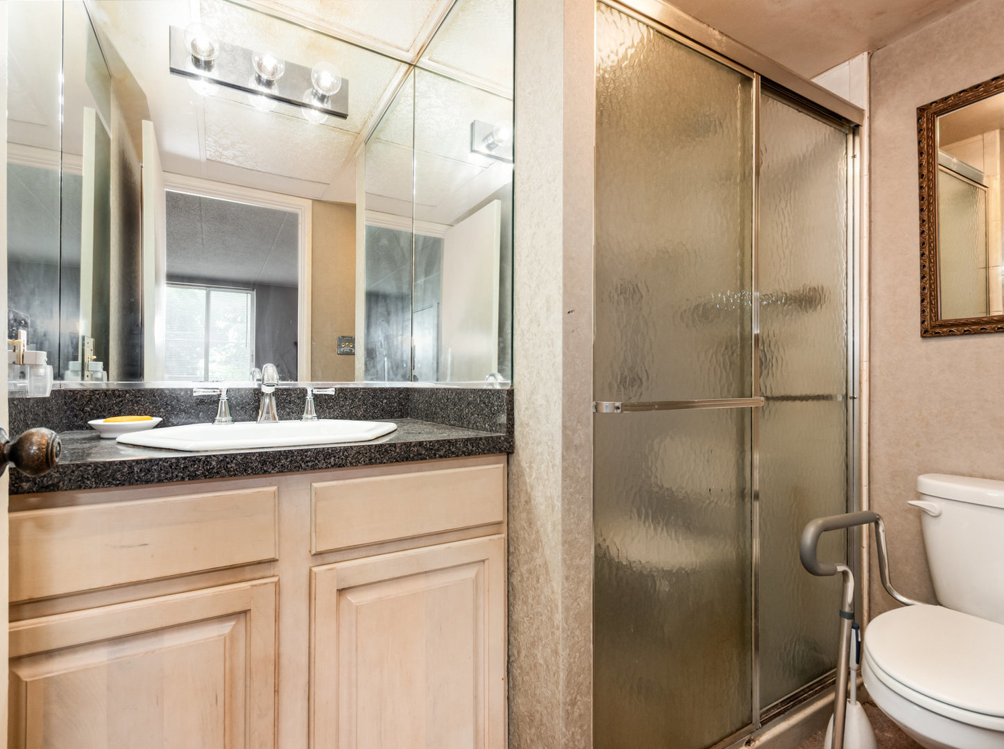 110 W Butterfield Road #206S, Elmhurst, IL 60126