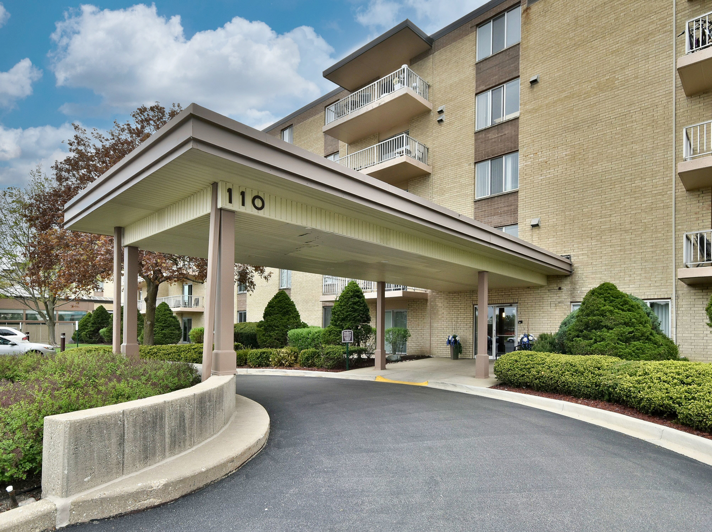 110 W Butterfield Road #206S, Elmhurst, IL 60126