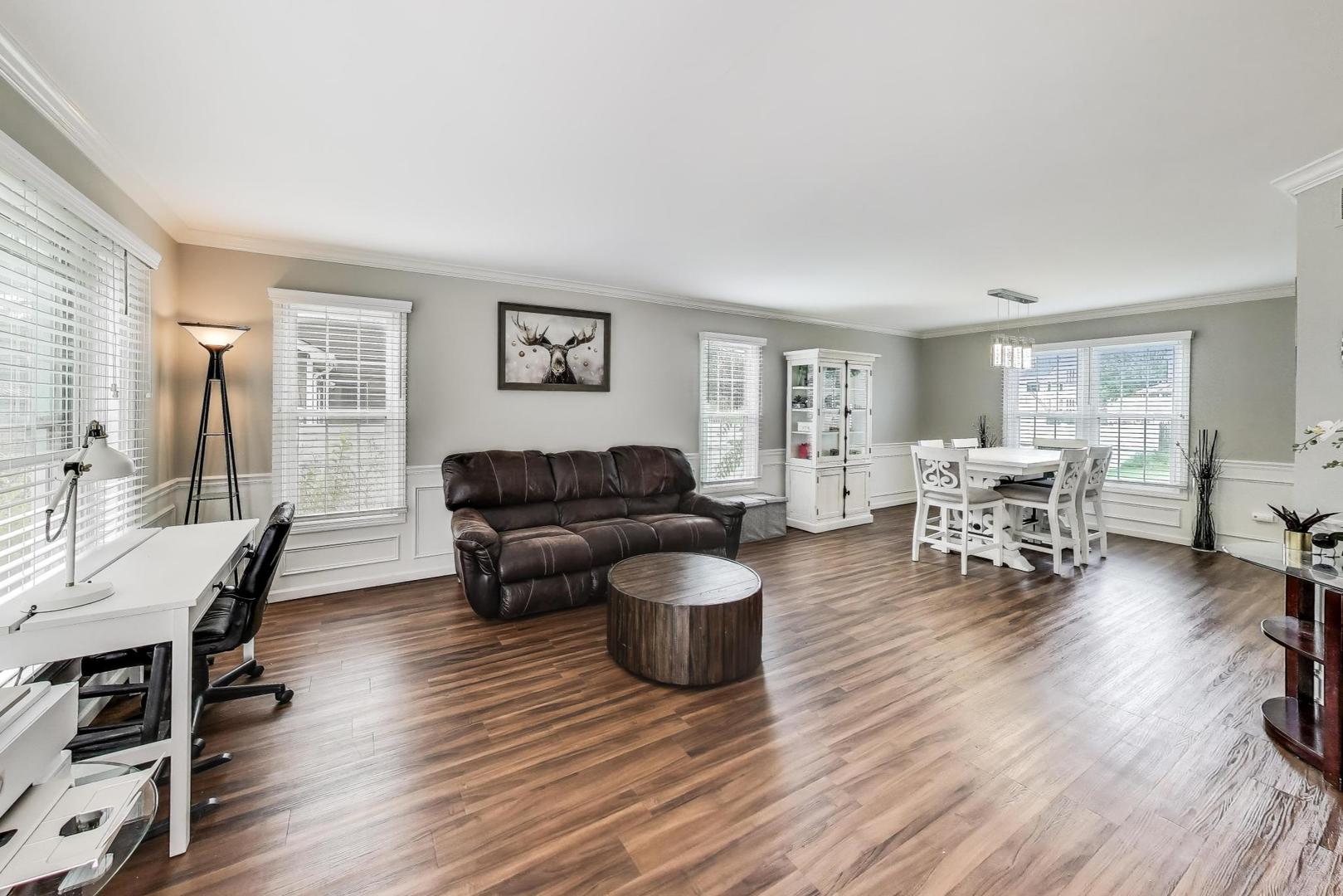 1424 Sweetbriar Lane, Elgin, IL 60123