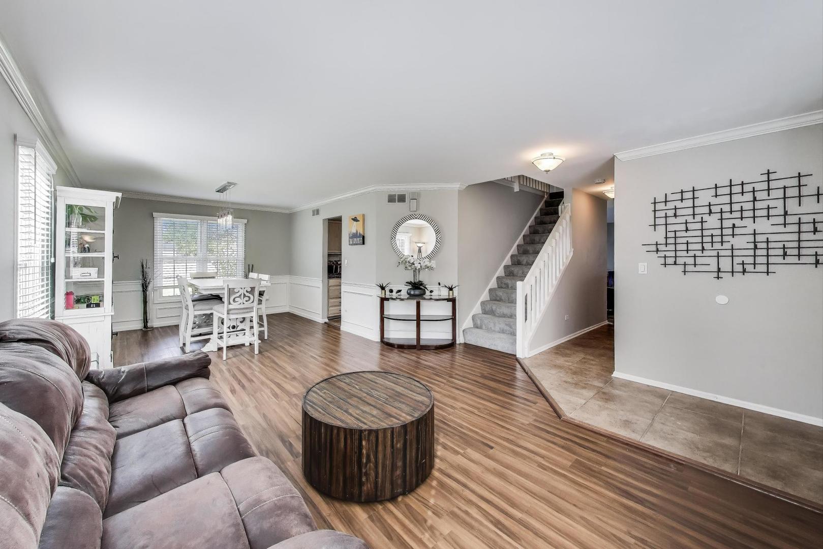 1424 Sweetbriar Lane, Elgin, IL 60123