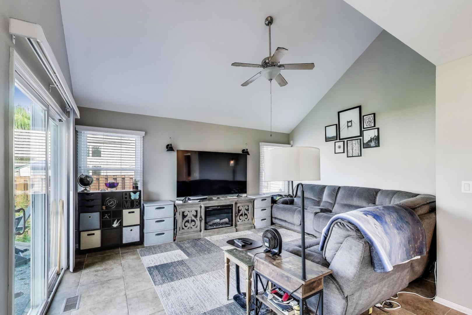 1424 Sweetbriar Lane, Elgin, IL 60123