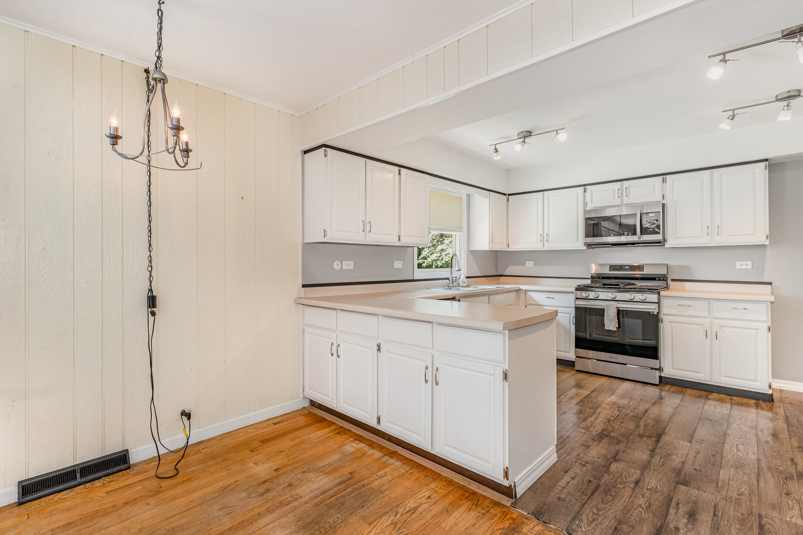 158 S Ela Road, Barrington, IL 60010