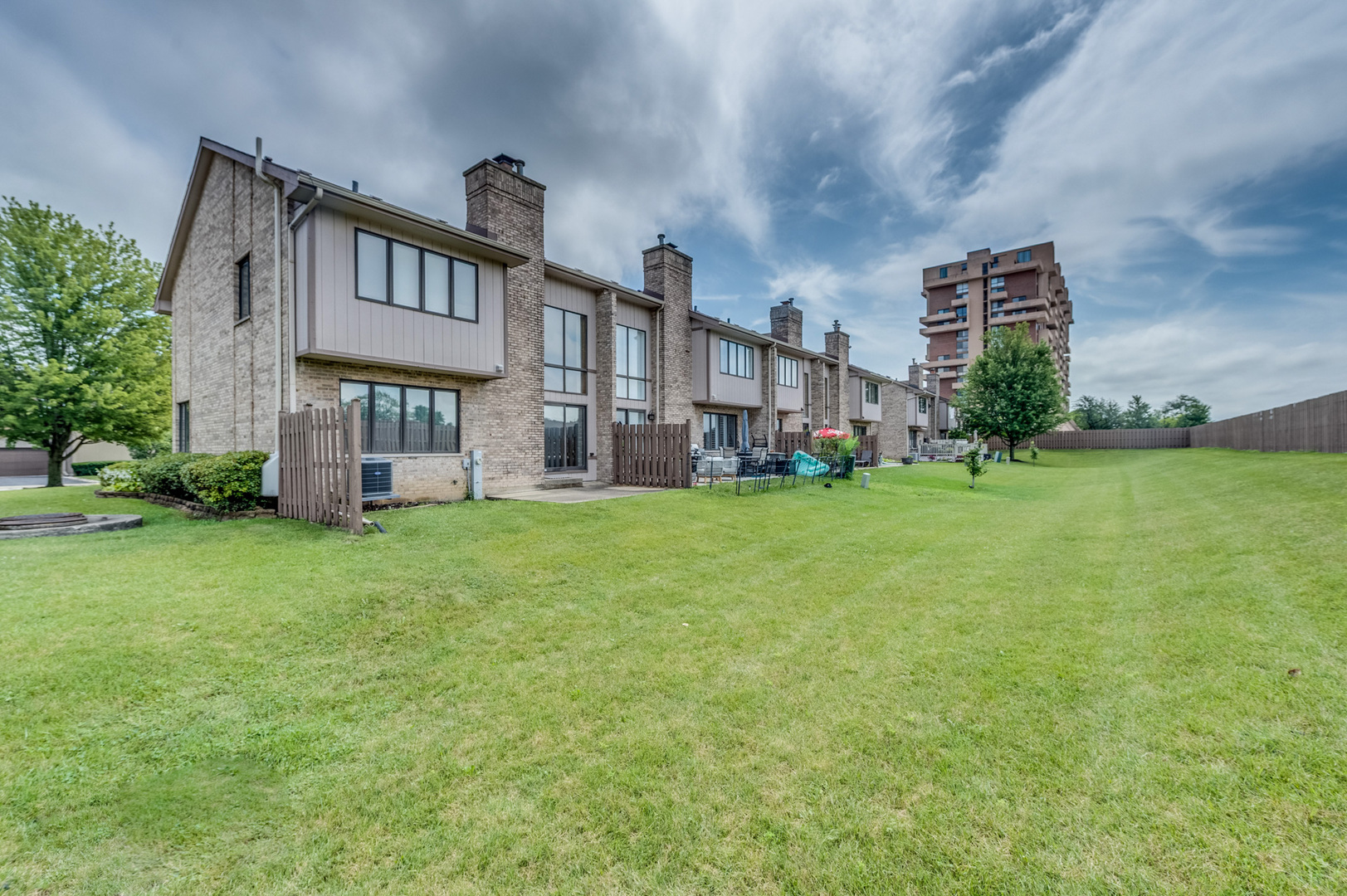 318 S Dominion Drive, Wood Dale, IL 60191
