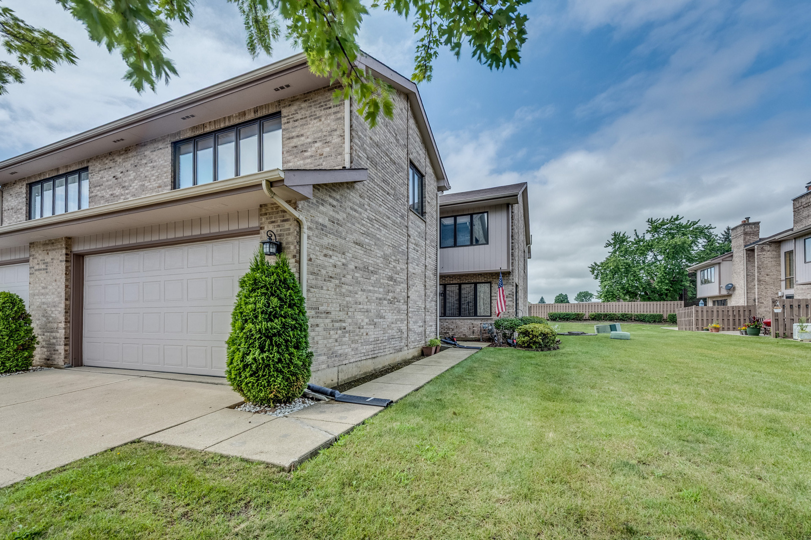318 S Dominion Drive, Wood Dale, IL 60191