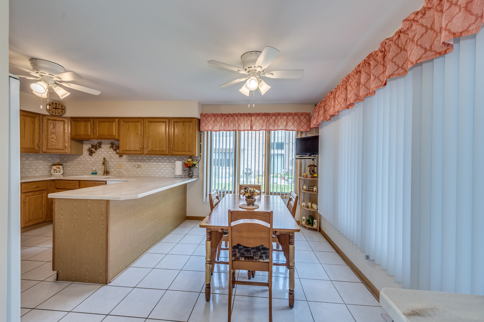 318 S Dominion Drive, Wood Dale, IL 60191