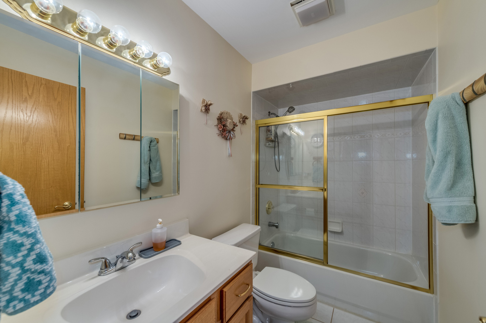 318 S Dominion Drive, Wood Dale, IL 60191