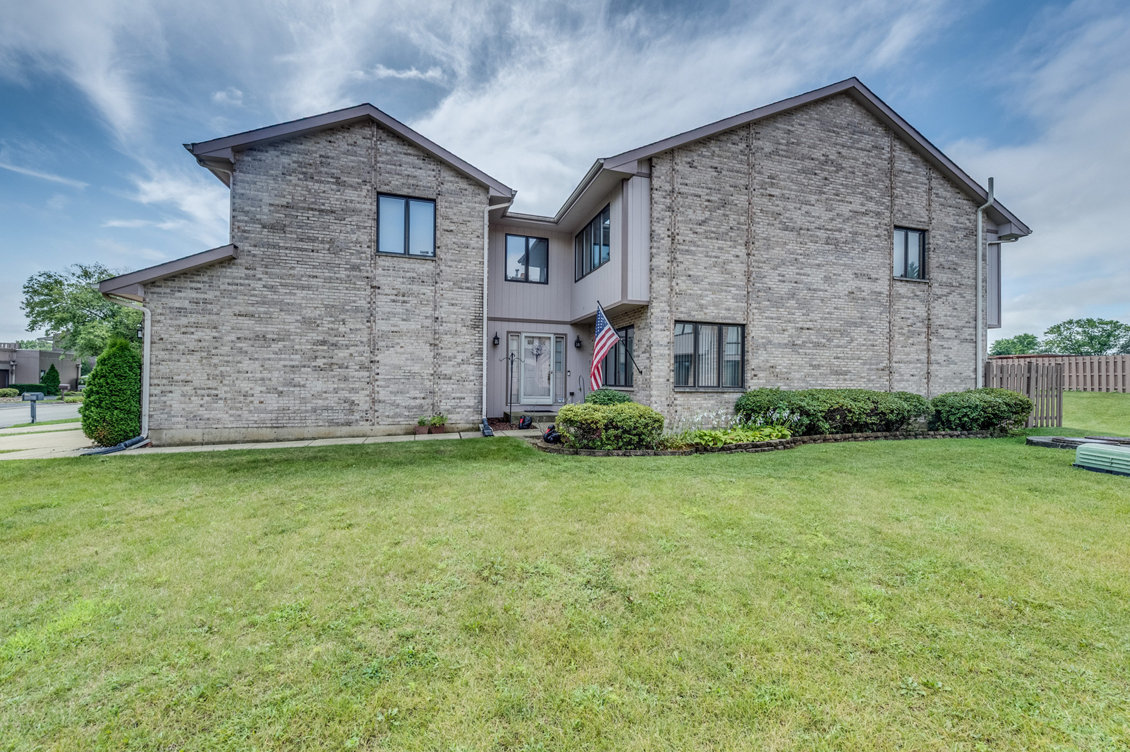 318 S Dominion Drive, Wood Dale, IL 60191