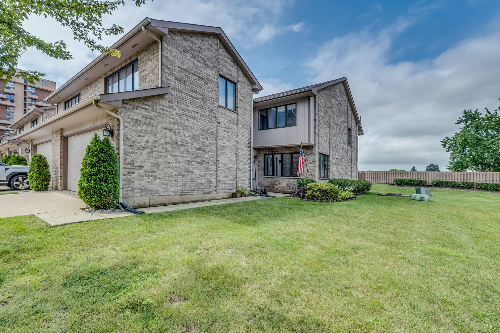 318 S Dominion Drive, Wood Dale, IL 60191