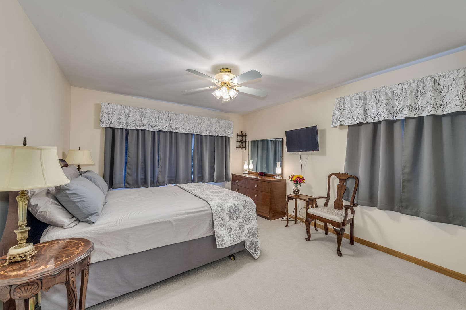318 S Dominion Drive, Wood Dale, IL 60191