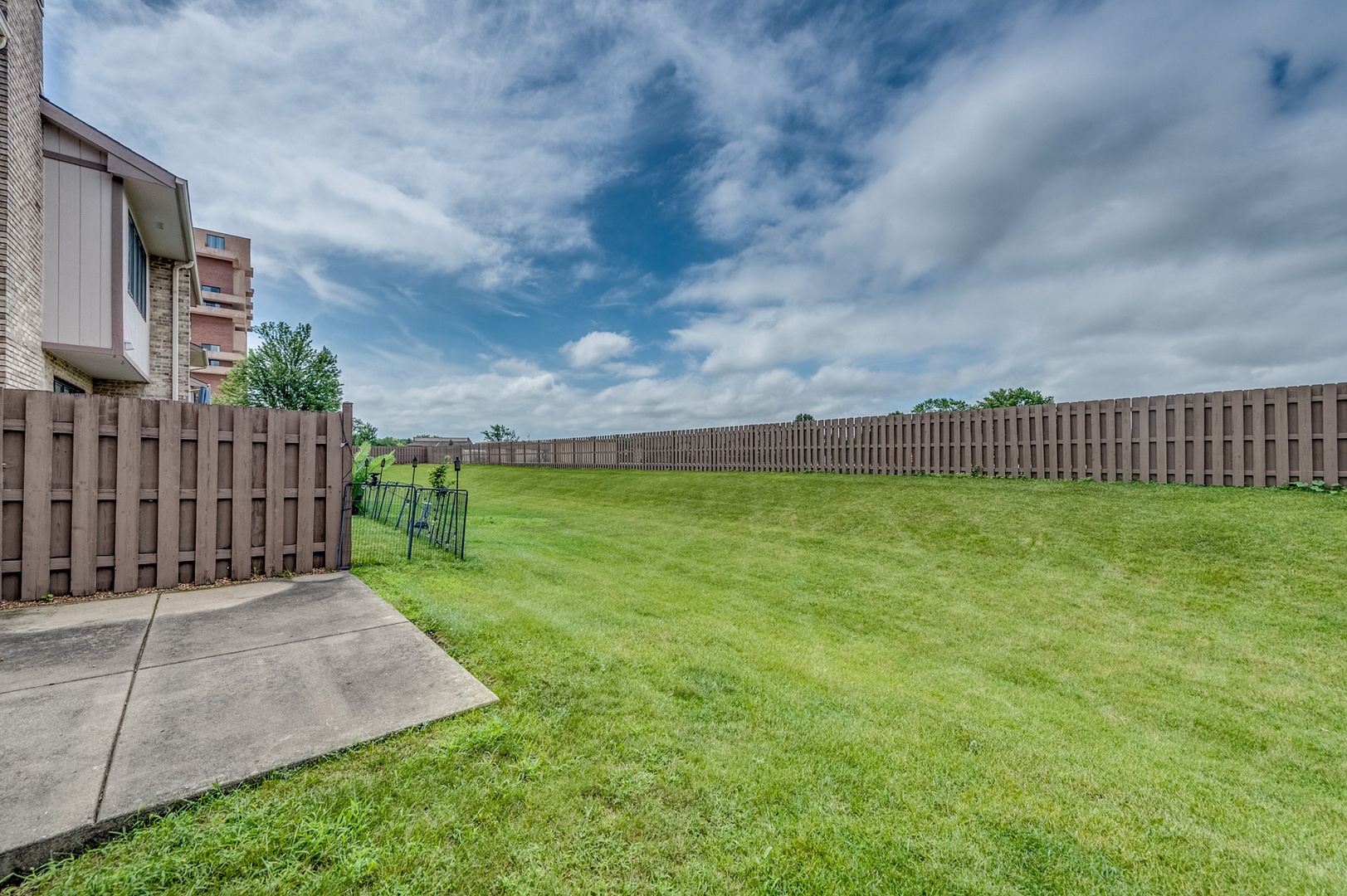 318 S Dominion Drive, Wood Dale, IL 60191