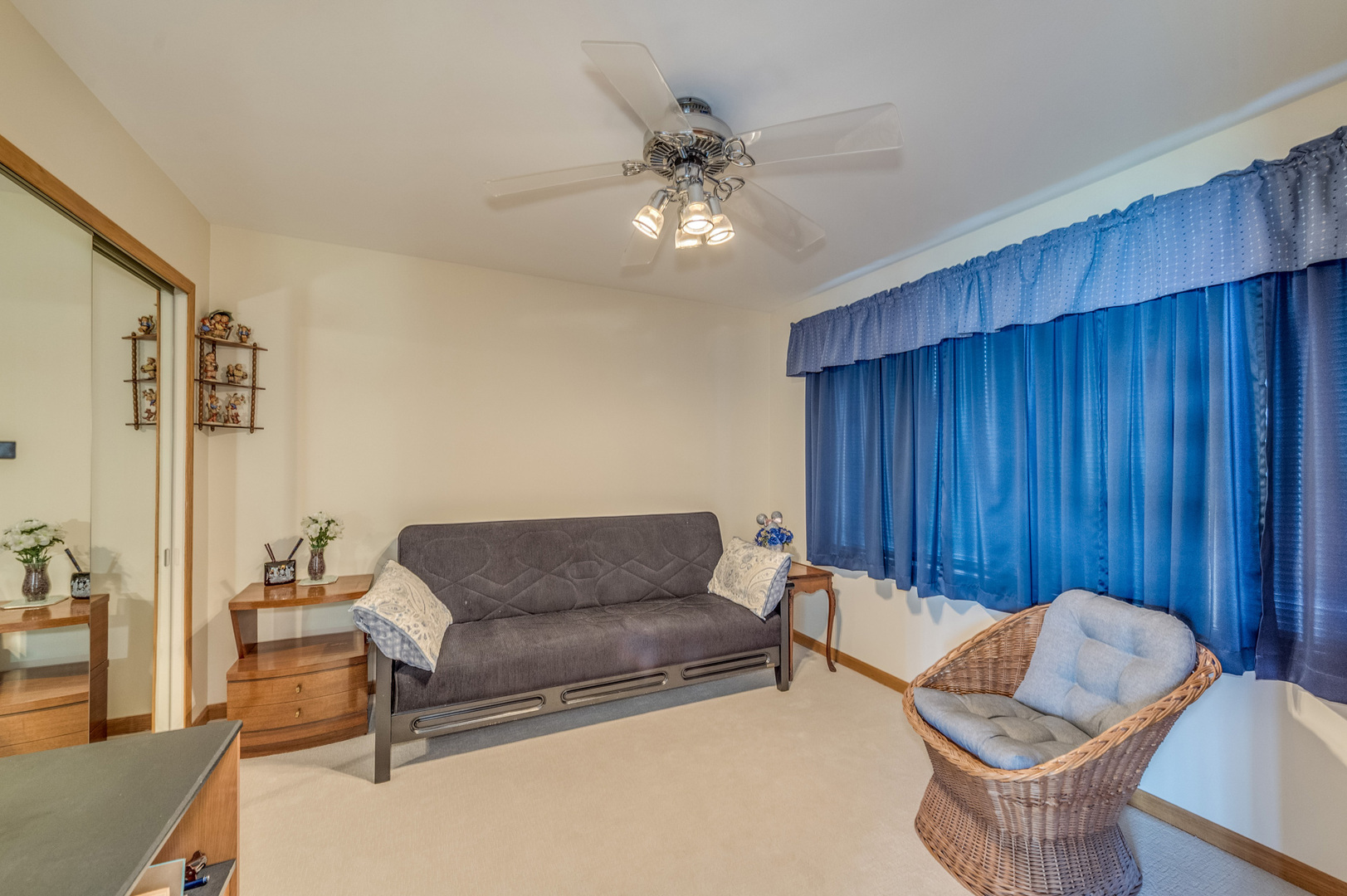318 S Dominion Drive, Wood Dale, IL 60191