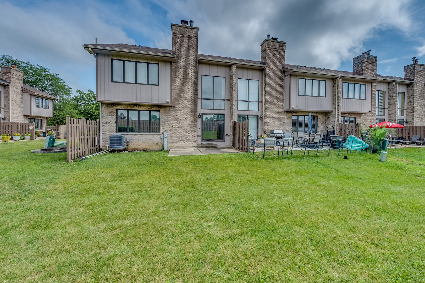318 S Dominion Drive, Wood Dale, IL 60191
