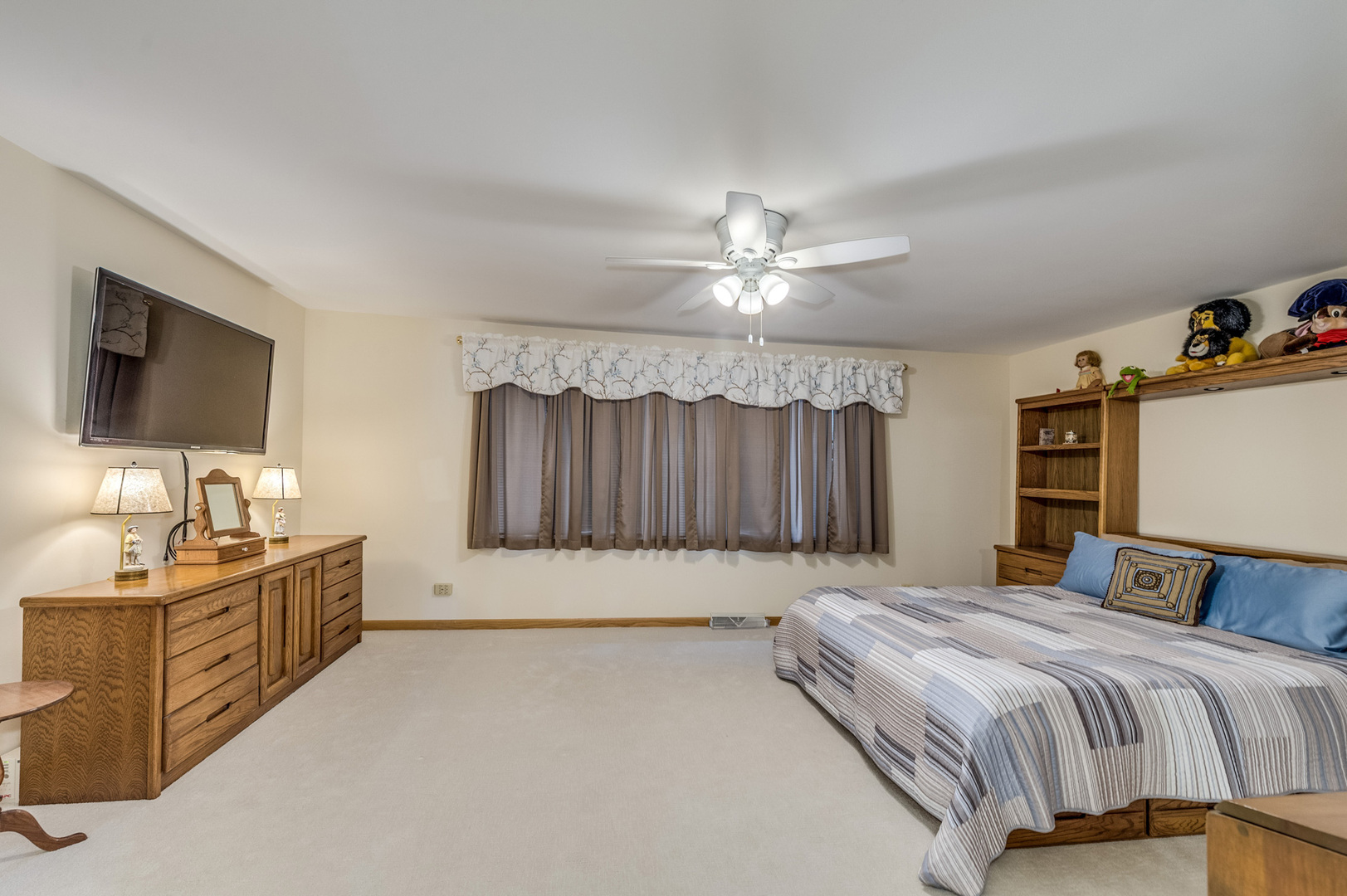 318 S Dominion Drive, Wood Dale, IL 60191