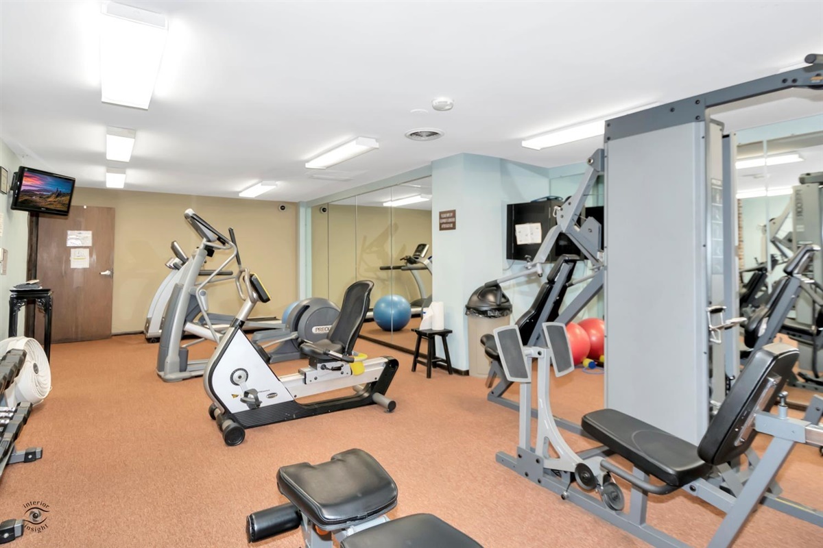 301 Lake Hinsdale Drive #106, Willowbrook, IL 60527