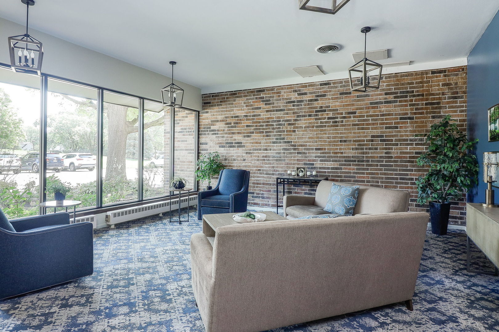 301 Lake Hinsdale Drive #106, Willowbrook, IL 60527