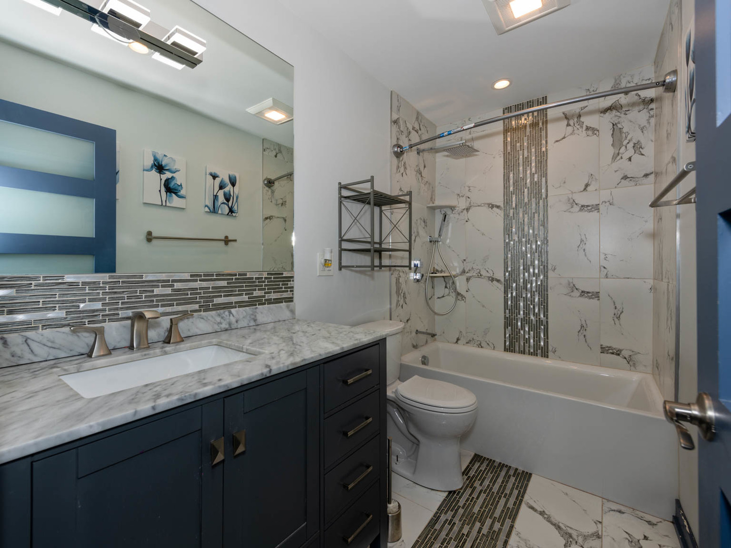 1103 S Hunt Club Drive #121, Mount Prospect, IL 60056