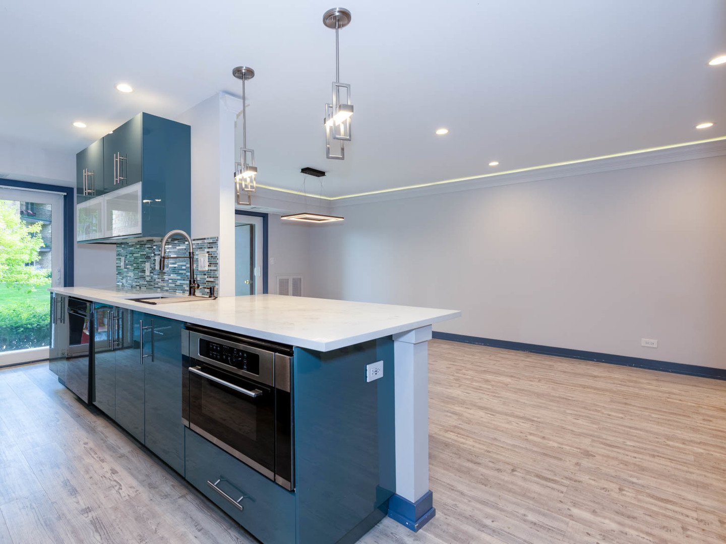 1103 S Hunt Club Drive #121, Mount Prospect, IL 60056