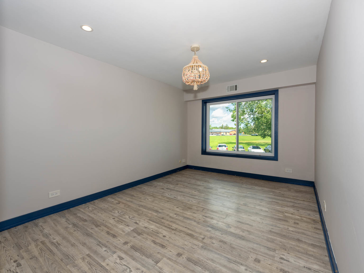1103 S Hunt Club Drive #121, Mount Prospect, IL 60056