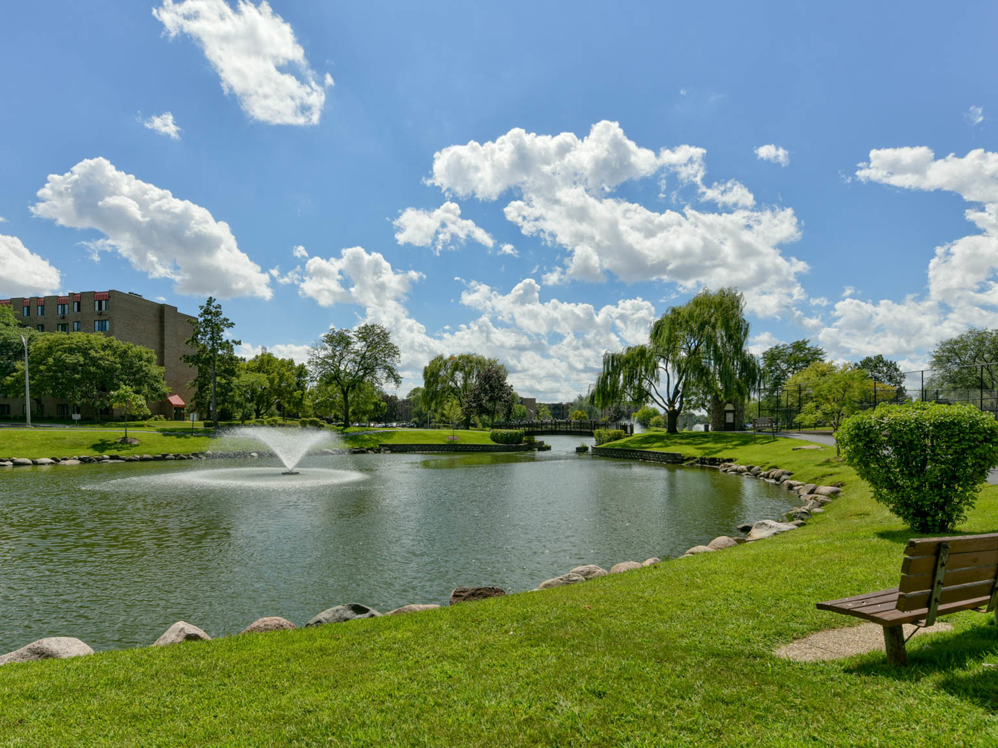 1103 S Hunt Club Drive #121, Mount Prospect, IL 60056