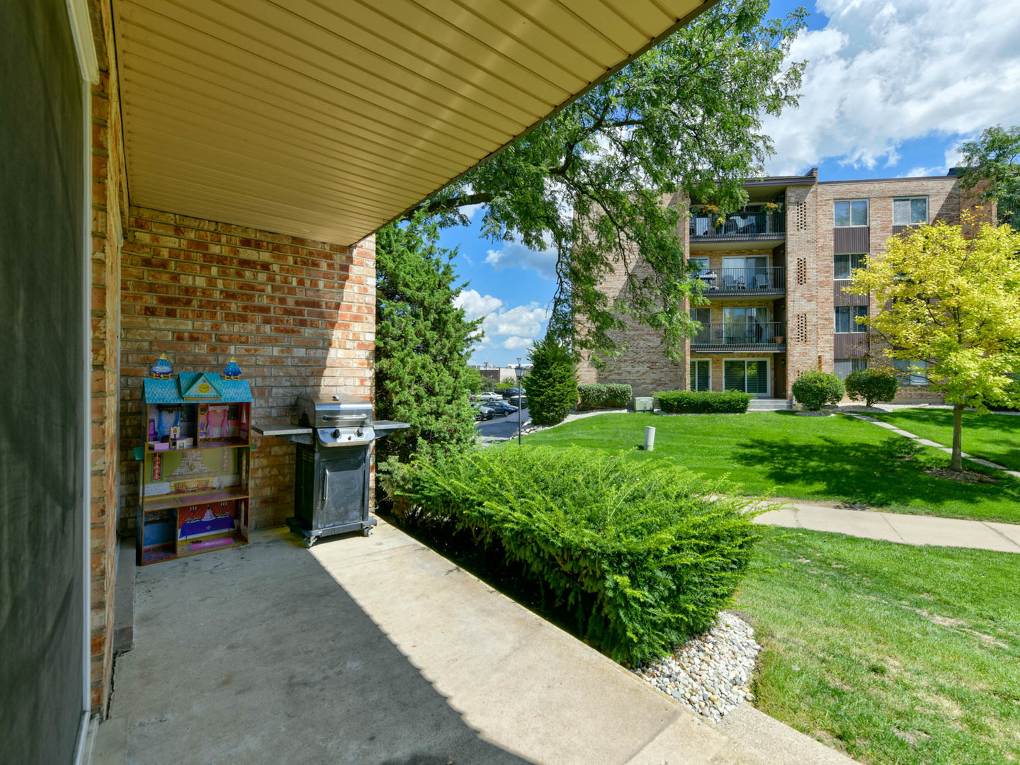 1103 S Hunt Club Drive #121, Mount Prospect, IL 60056