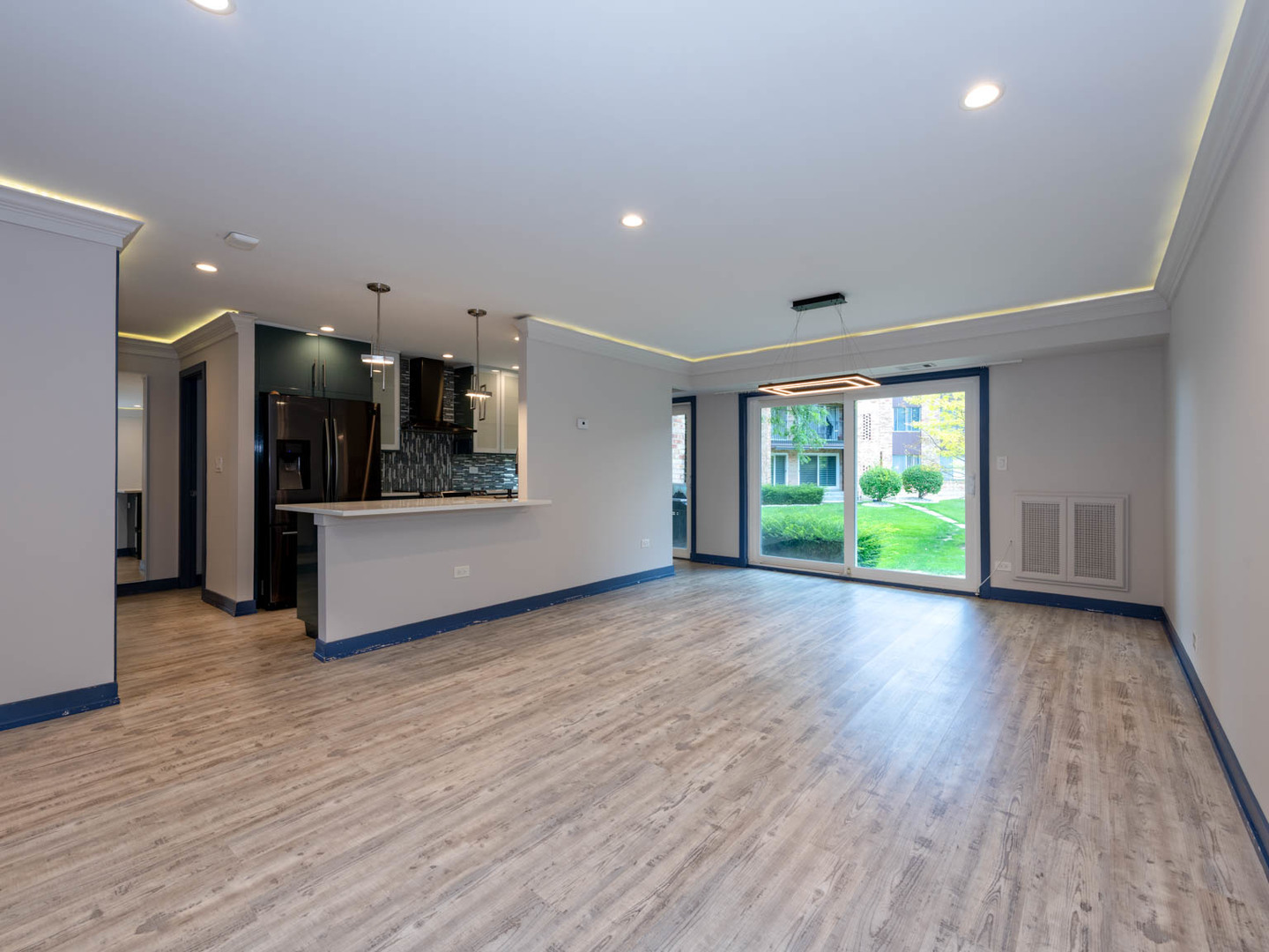 1103 S Hunt Club Drive #121, Mount Prospect, IL 60056