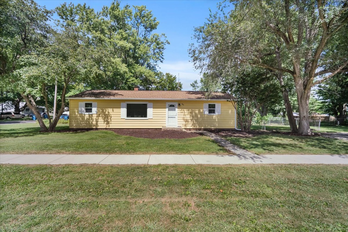 500 E Franklin Street, Hudson, IL 61748