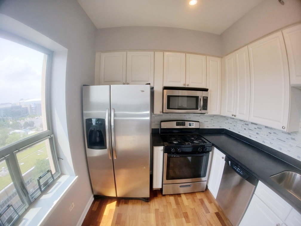 100 N Hermitage Avenue #916, Chicago, IL 60612