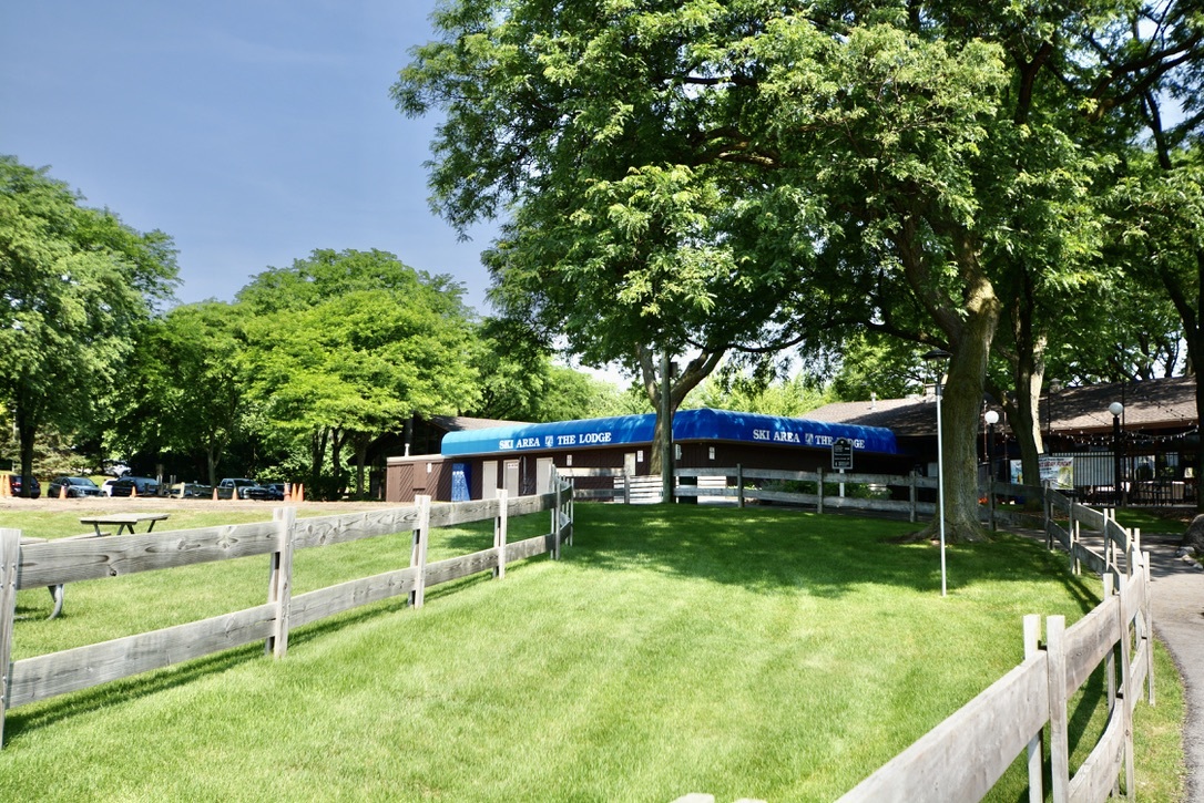 5500 Hillcrest Lane #129-1L, Lisle, IL 60532