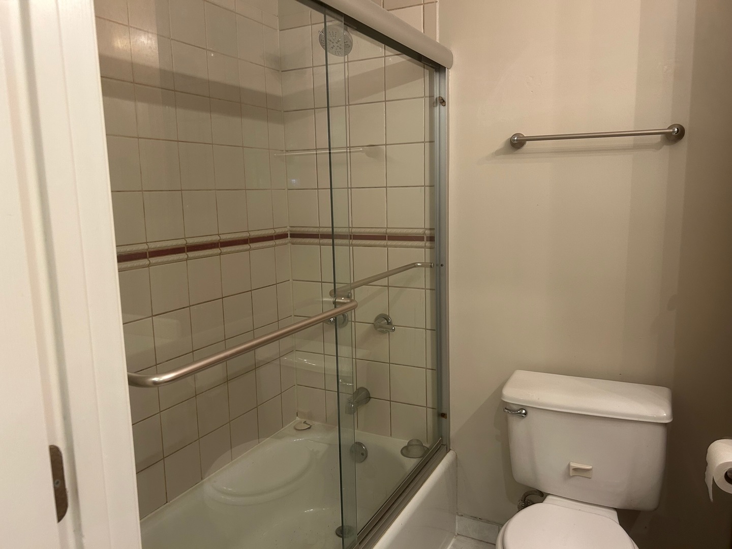 5500 Hillcrest Lane #129-1L, Lisle, IL 60532