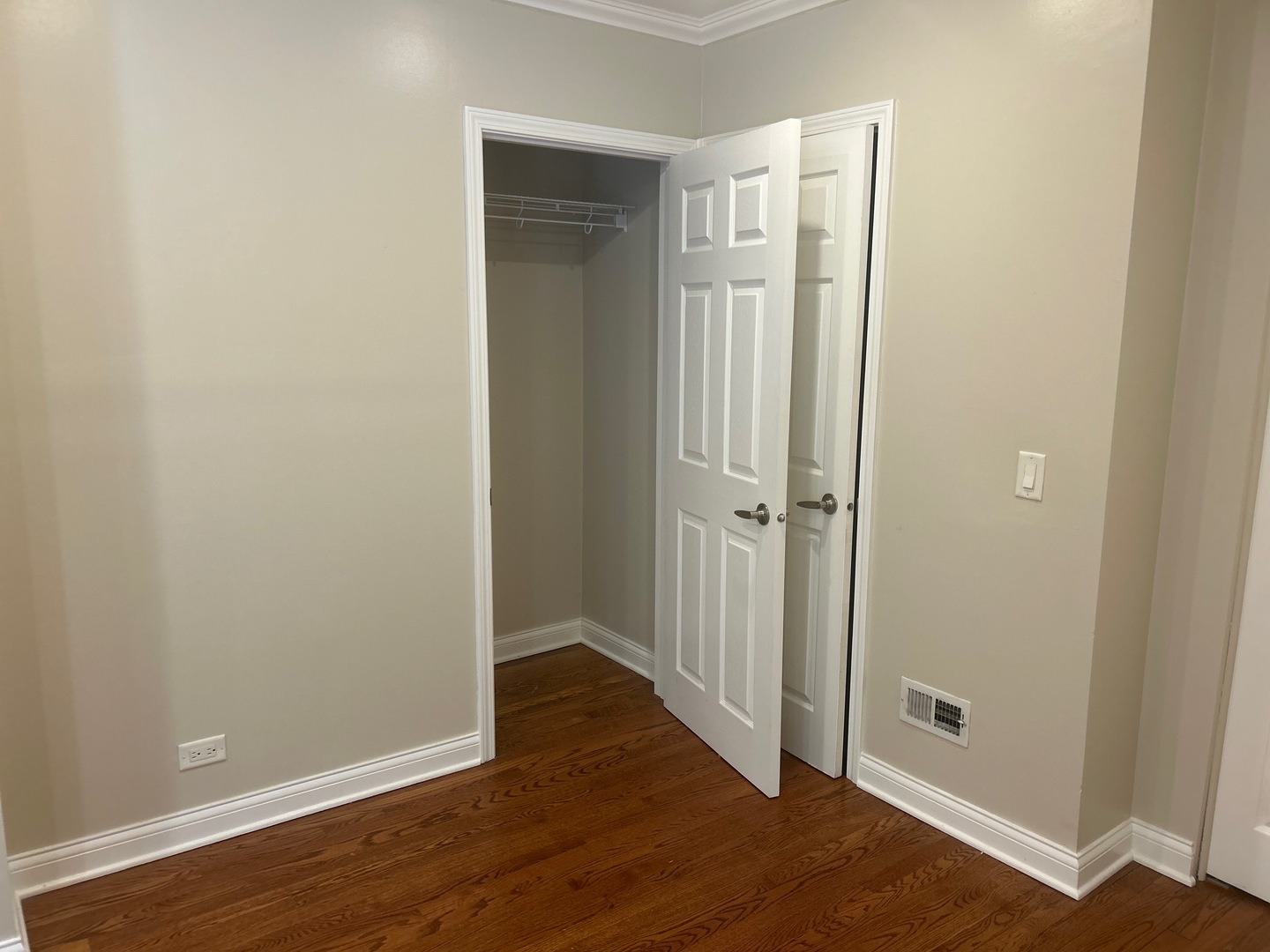 5500 Hillcrest Lane #129-1L, Lisle, IL 60532