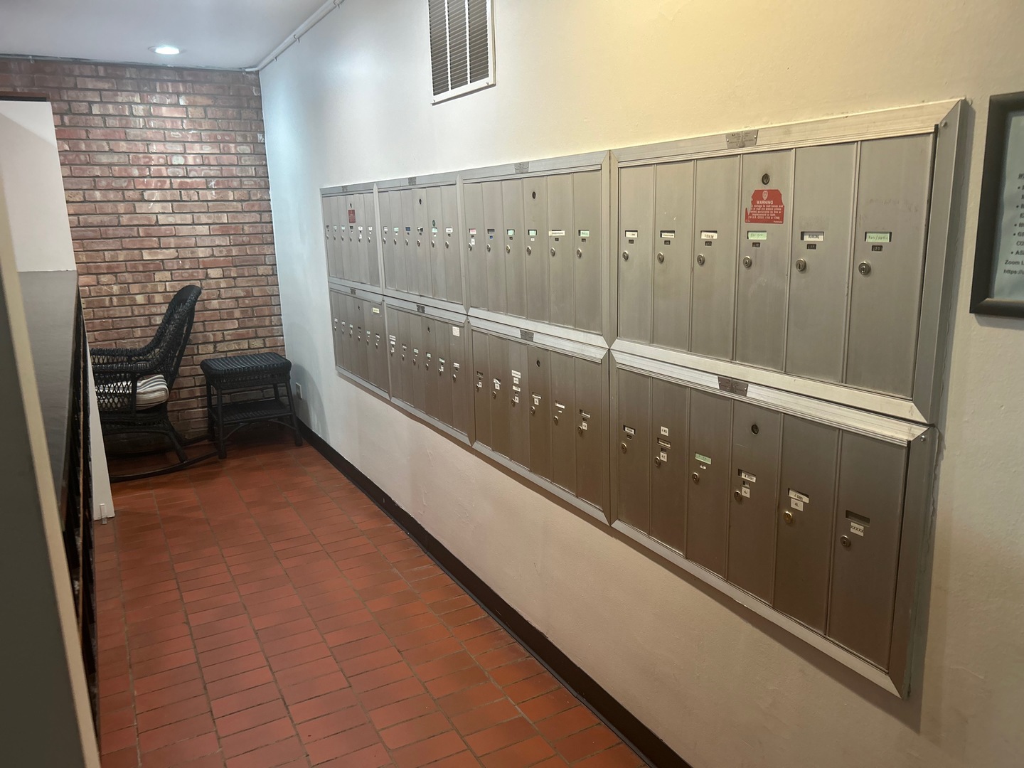 5500 Hillcrest Lane #129-1L, Lisle, IL 60532