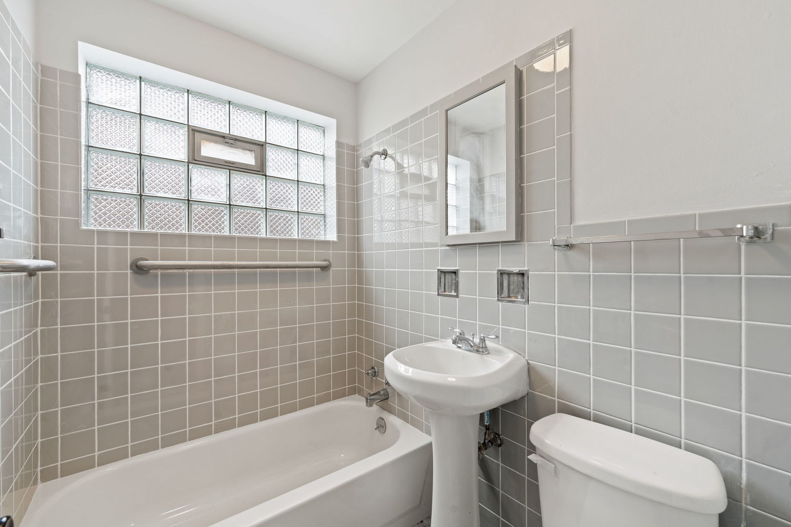 7027 W diversey Avenue, Chicago, IL 60707