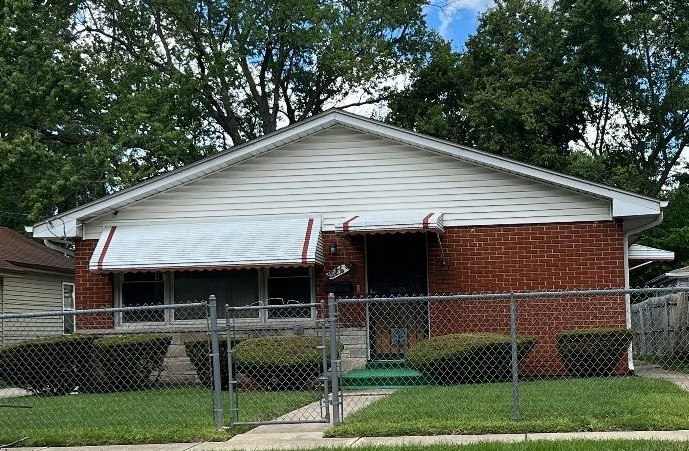 826 N May Street, Aurora, IL 60506