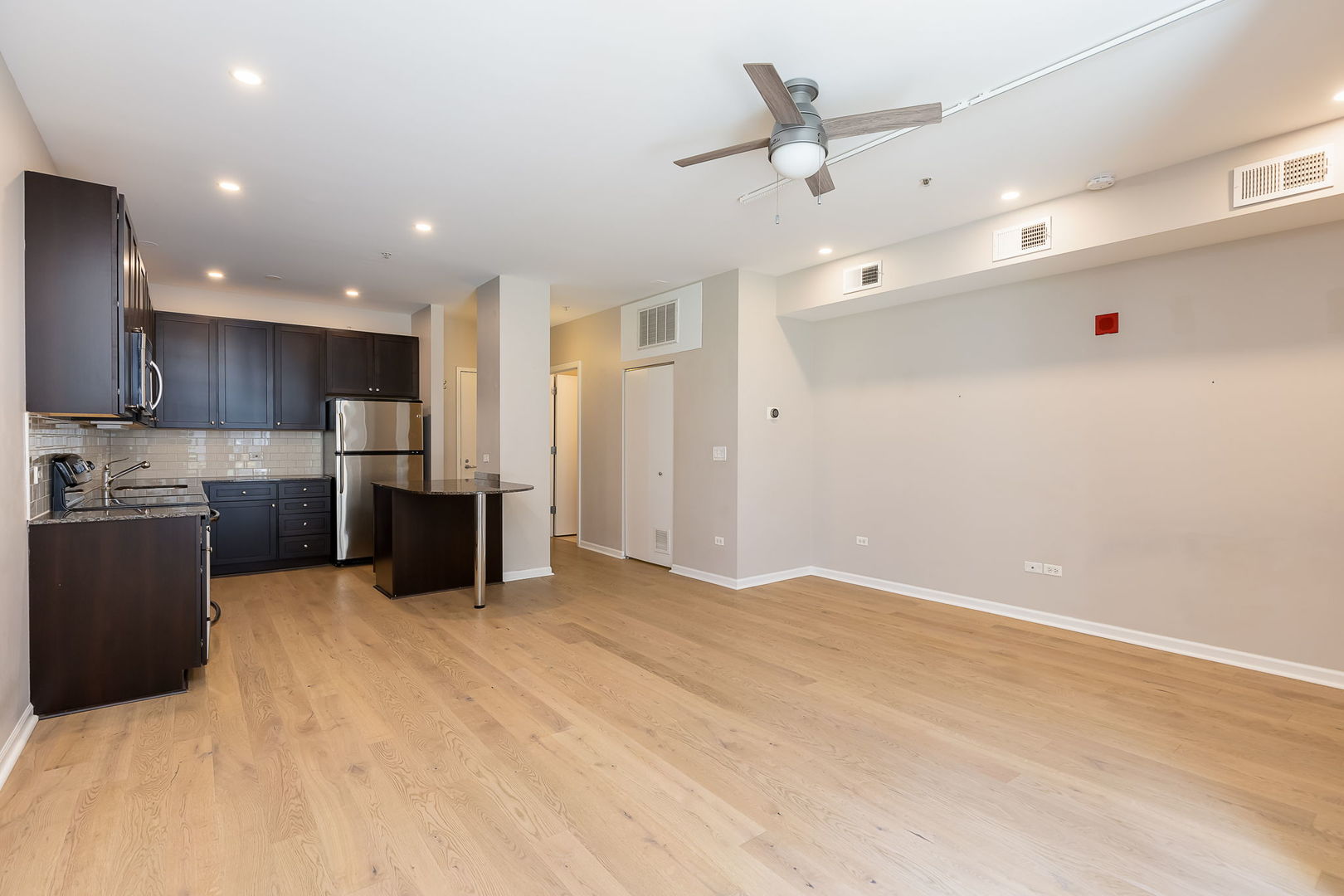 565 W Quincy Street #814, Chicago, IL 60661