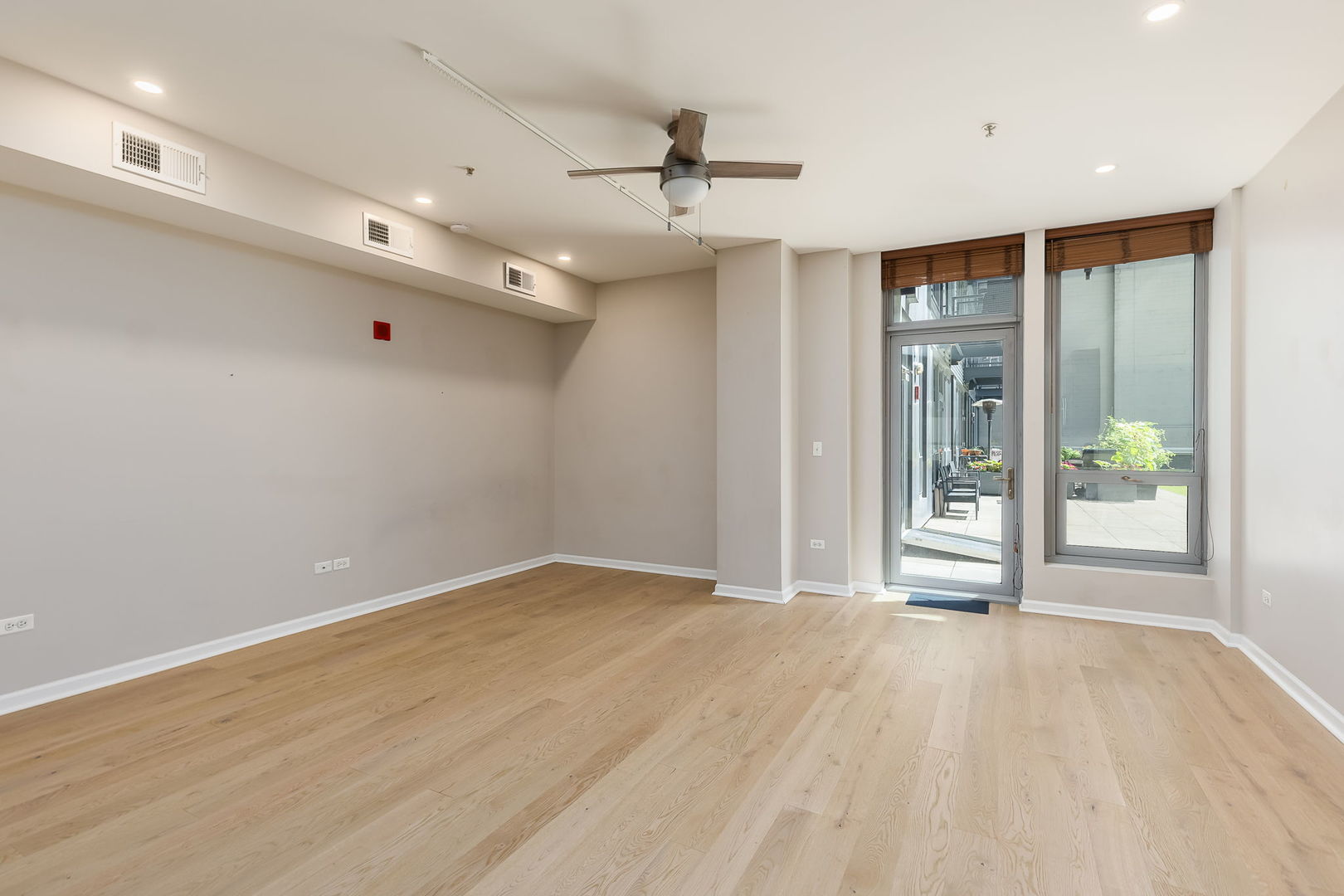 565 W Quincy Street #814, Chicago, IL 60661