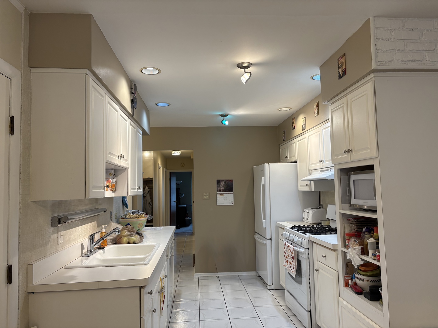 2S137 Beaumont Lane, Lombard, IL 60148