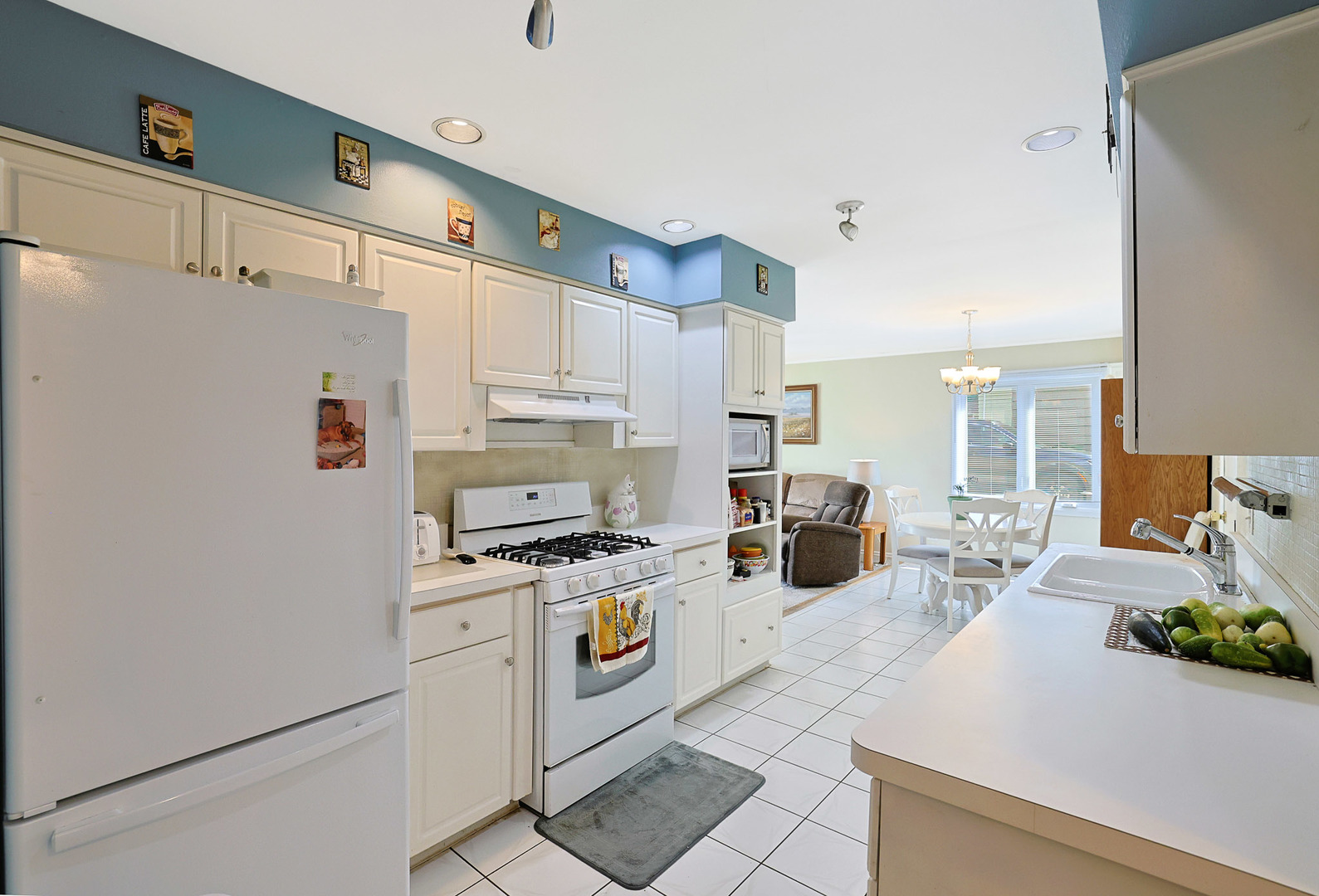 2S137 Beaumont Lane, Lombard, IL 60148