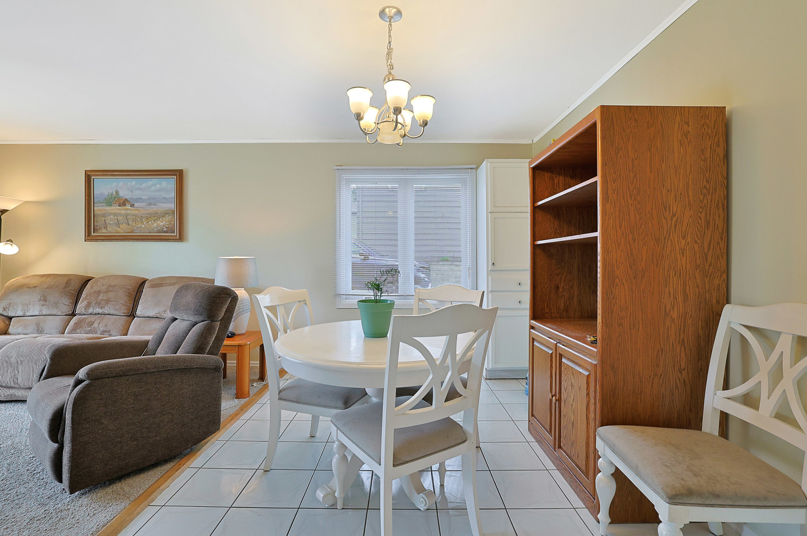 2S137 Beaumont Lane, Lombard, IL 60148