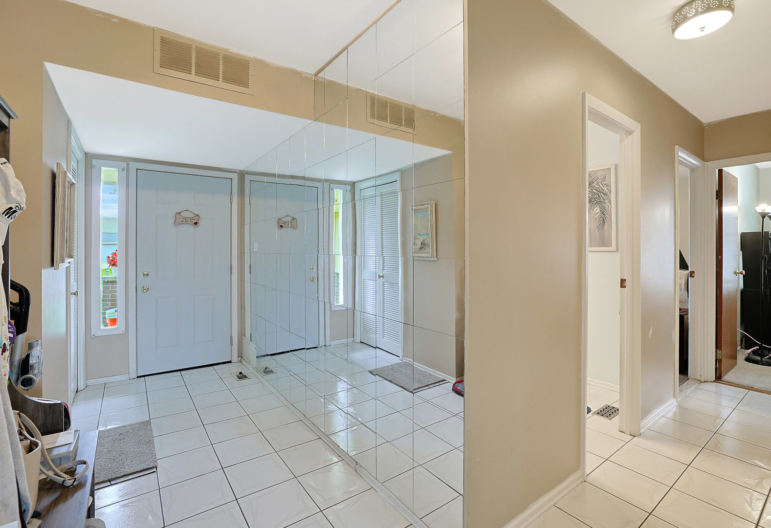 2S137 Beaumont Lane, Lombard, IL 60148