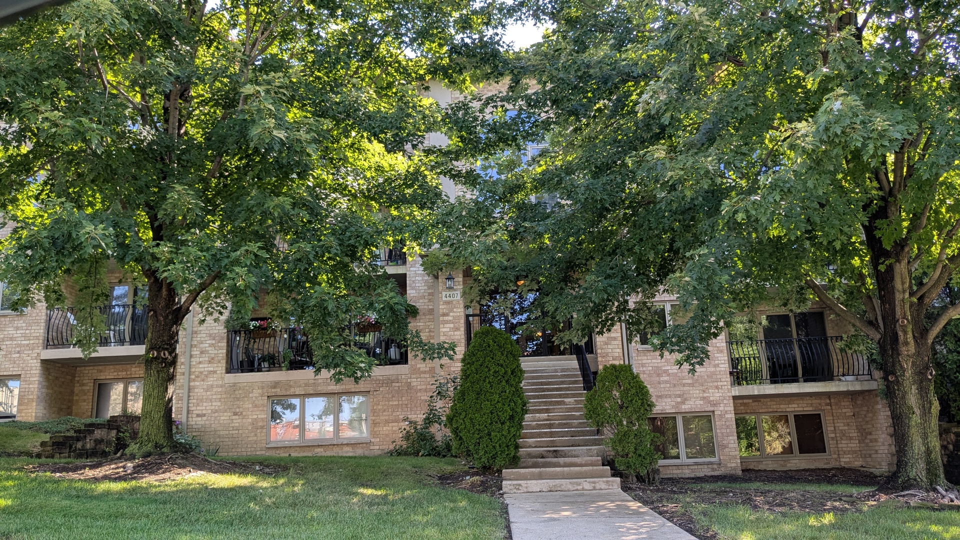 4407 Pershing Avenue #1S, Downers Grove, IL 60515