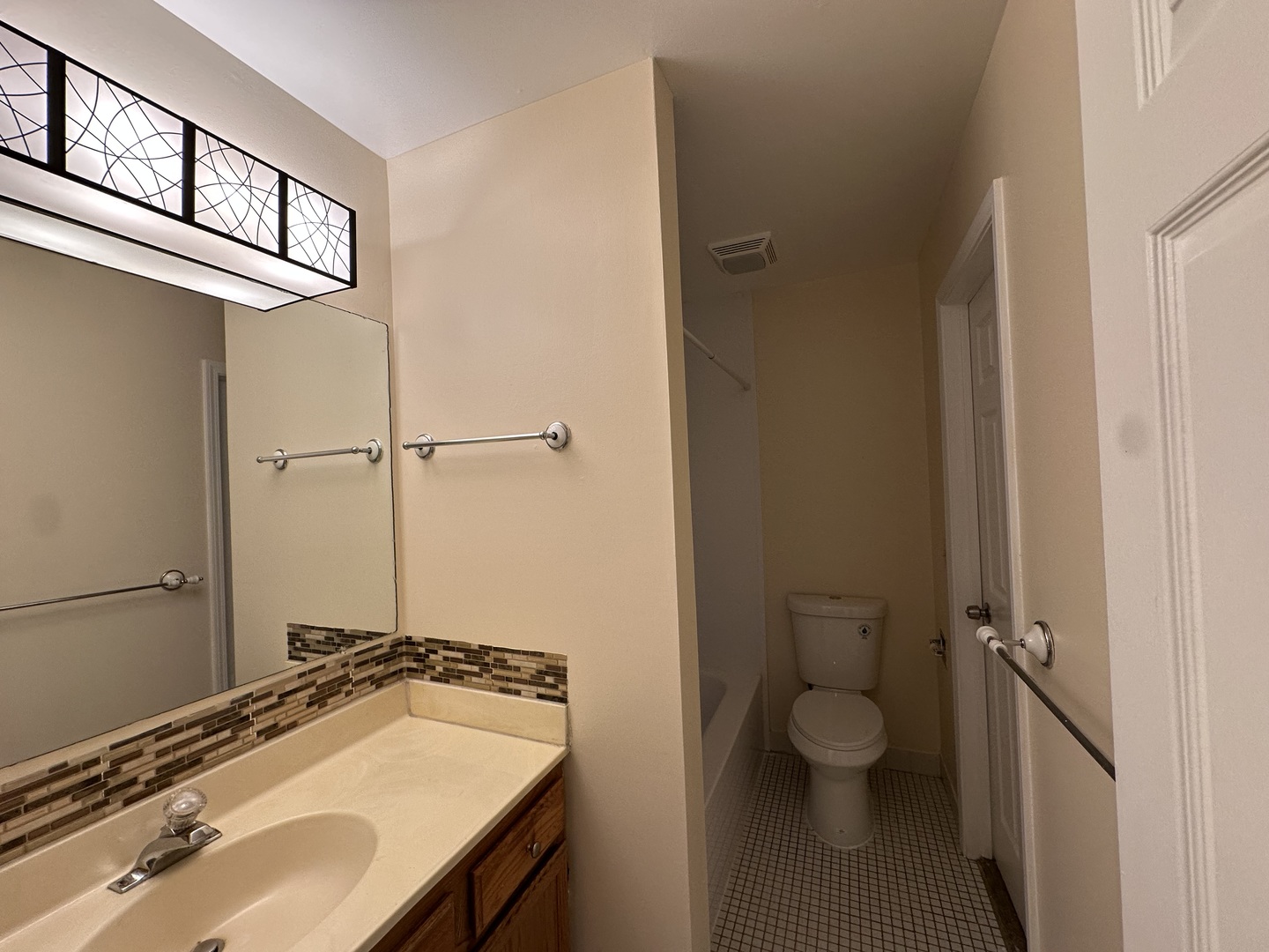 1304 N Streamwood Lane #309, Vernon Hills, IL 60061