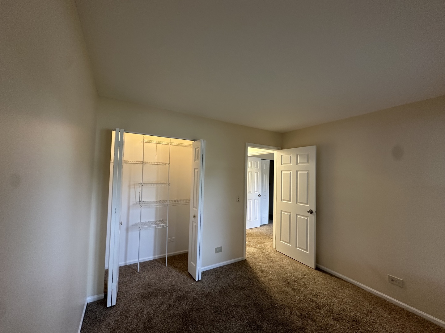 1304 N Streamwood Lane #309, Vernon Hills, IL 60061