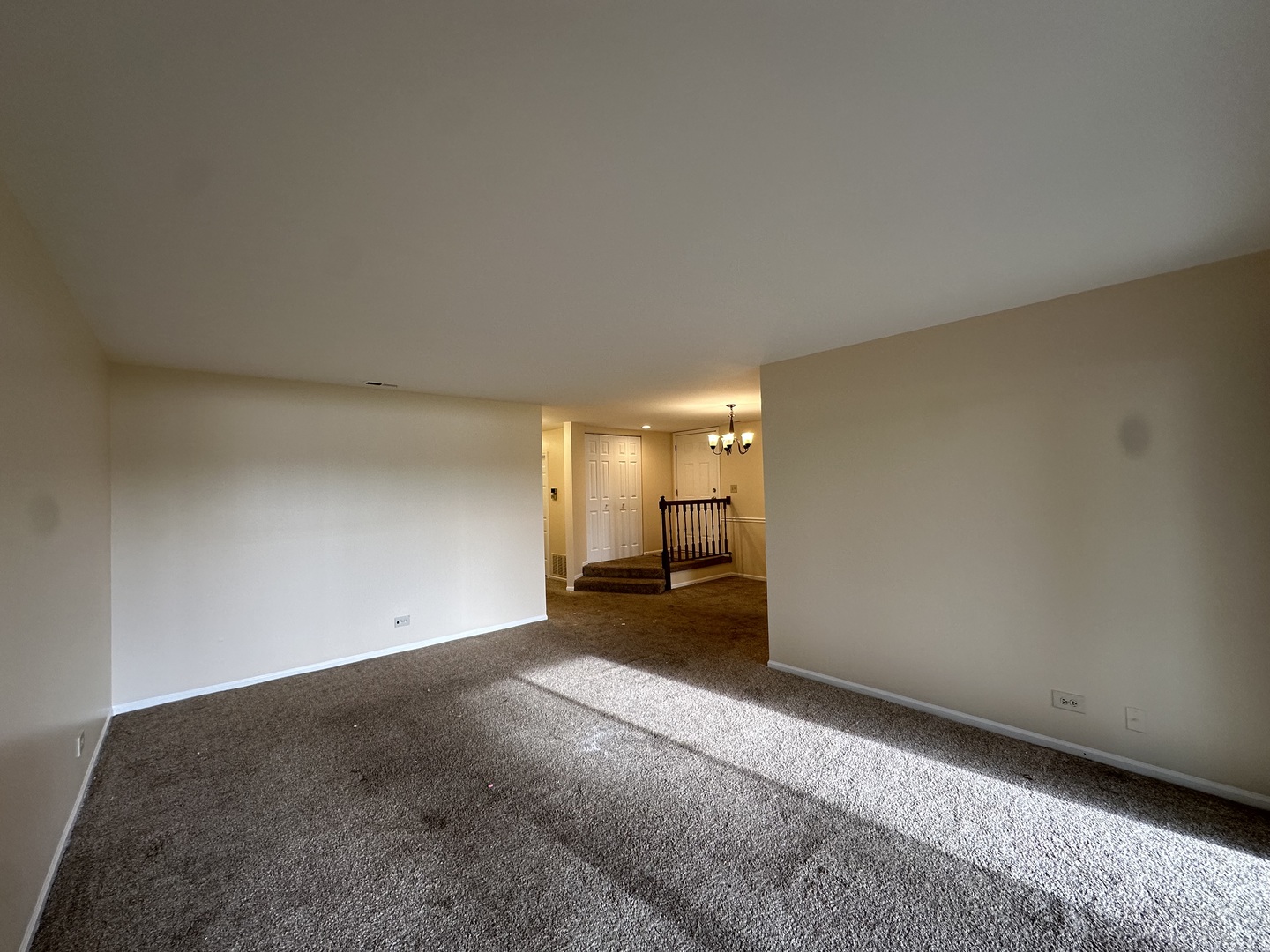 1304 N Streamwood Lane #309, Vernon Hills, IL 60061