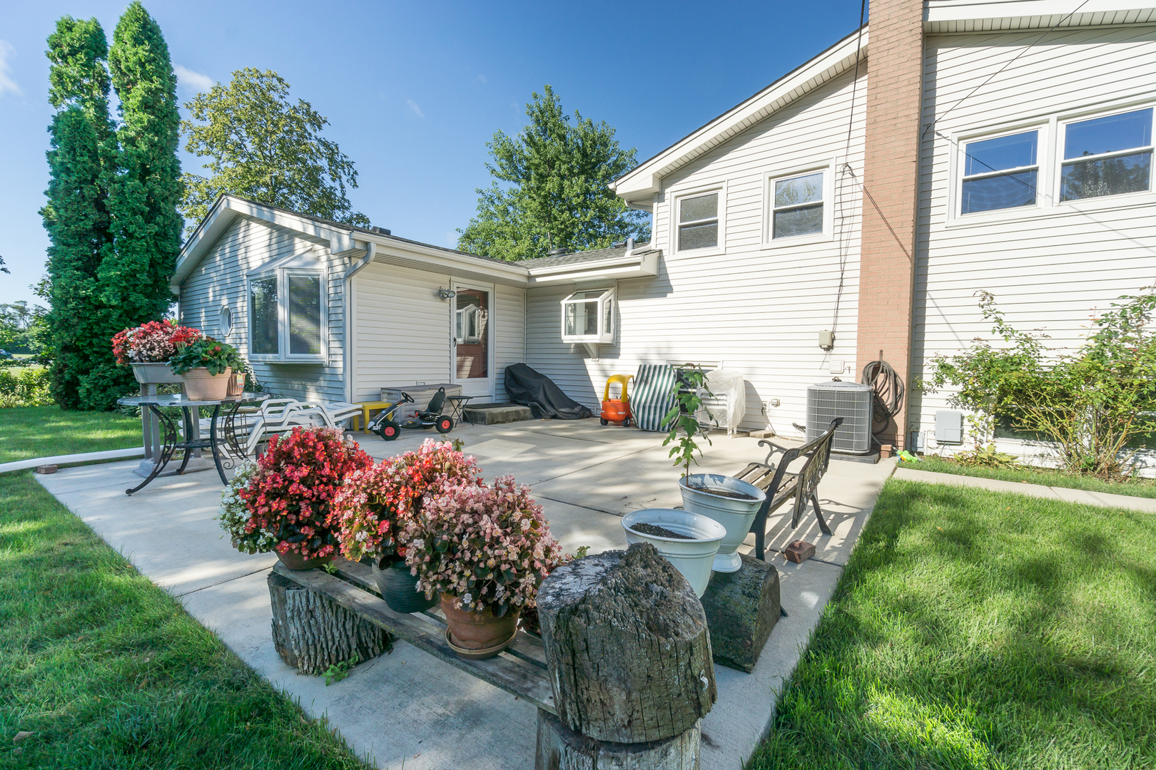 1105 S Evergreen Avenue, Arlington Heights, IL 60005