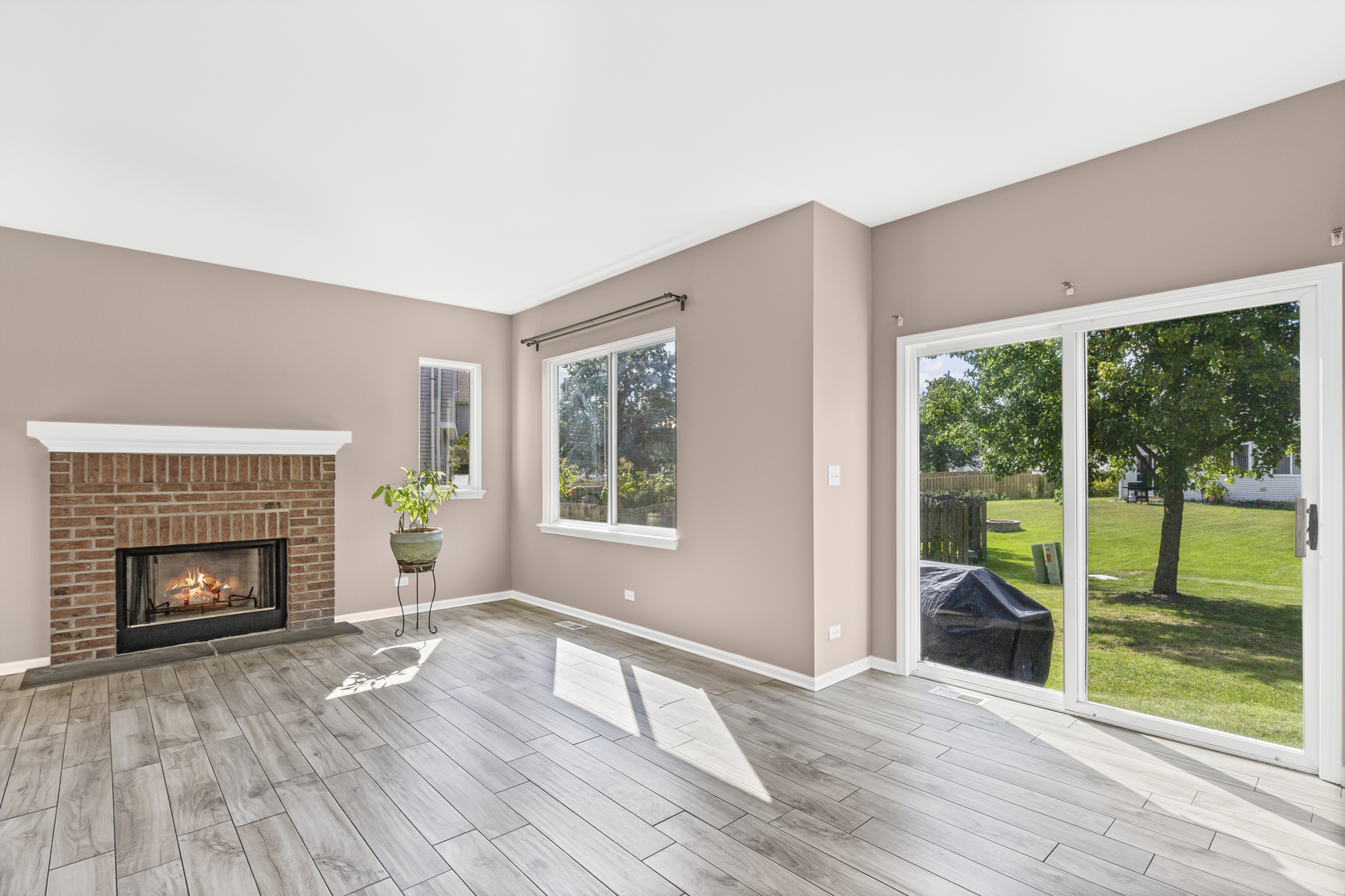472 W Savoy Drive, Round Lake, IL 60073