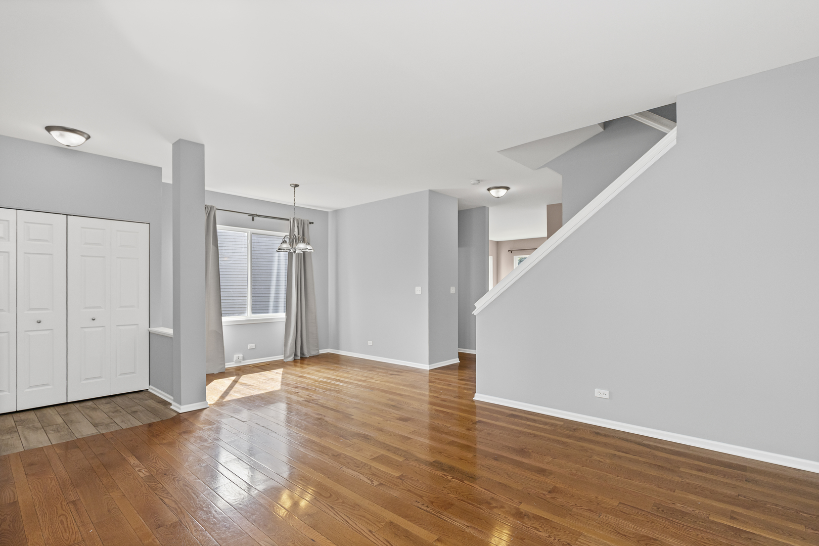 472 W Savoy Drive, Round Lake, IL 60073