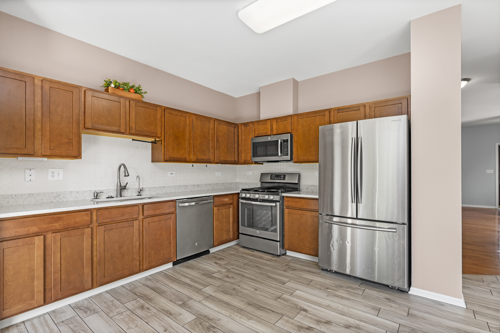 472 W Savoy Drive, Round Lake, IL 60073