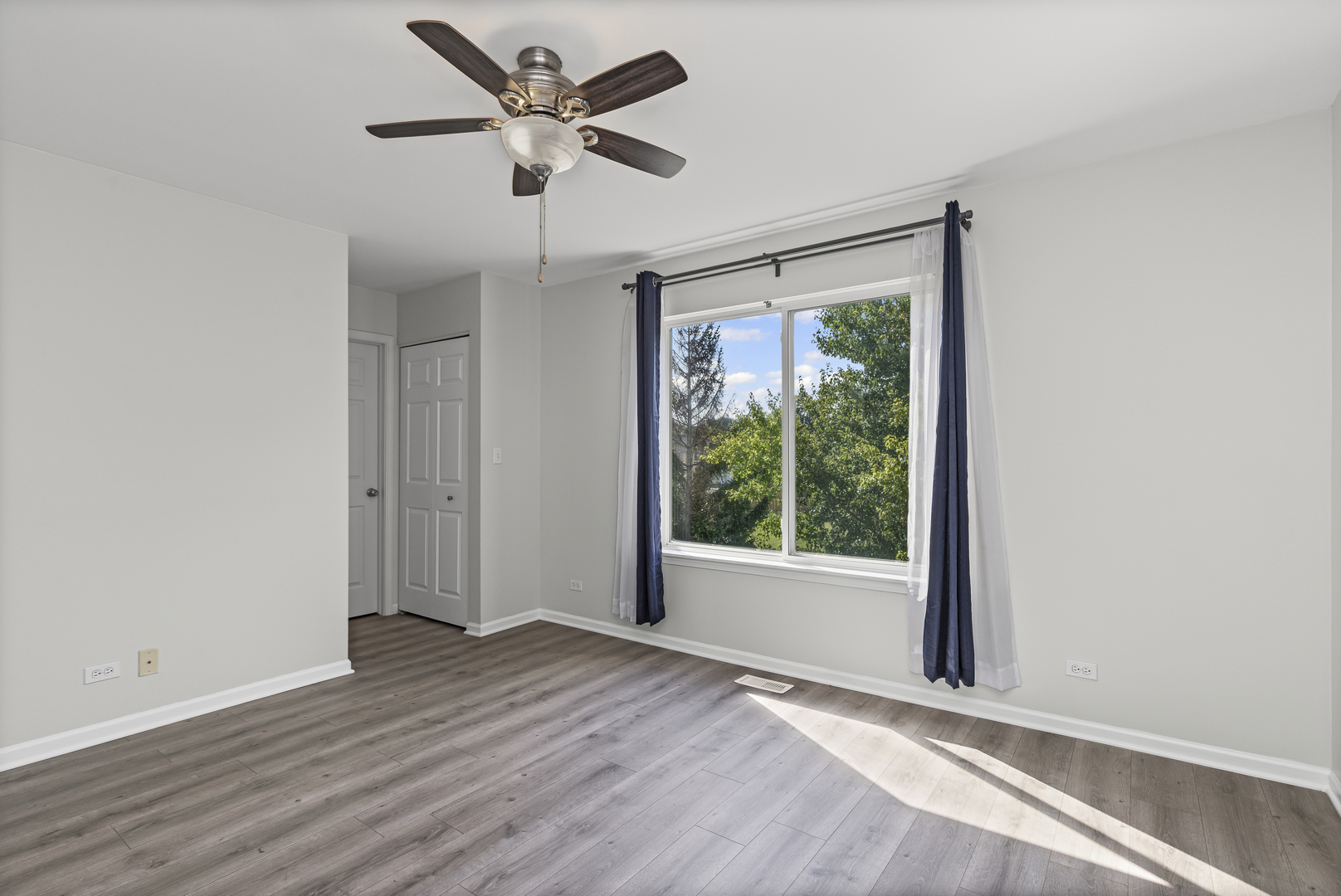 472 W Savoy Drive, Round Lake, IL 60073