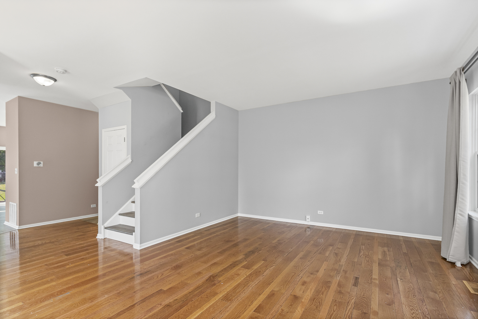 472 W Savoy Drive, Round Lake, IL 60073